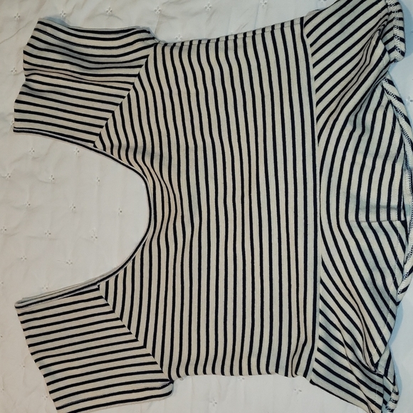 American Eagle Top - Picture 2 of 2